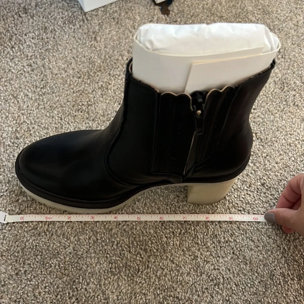 Chelsea Lug Sole Heeled boot - Picture 5 of 5